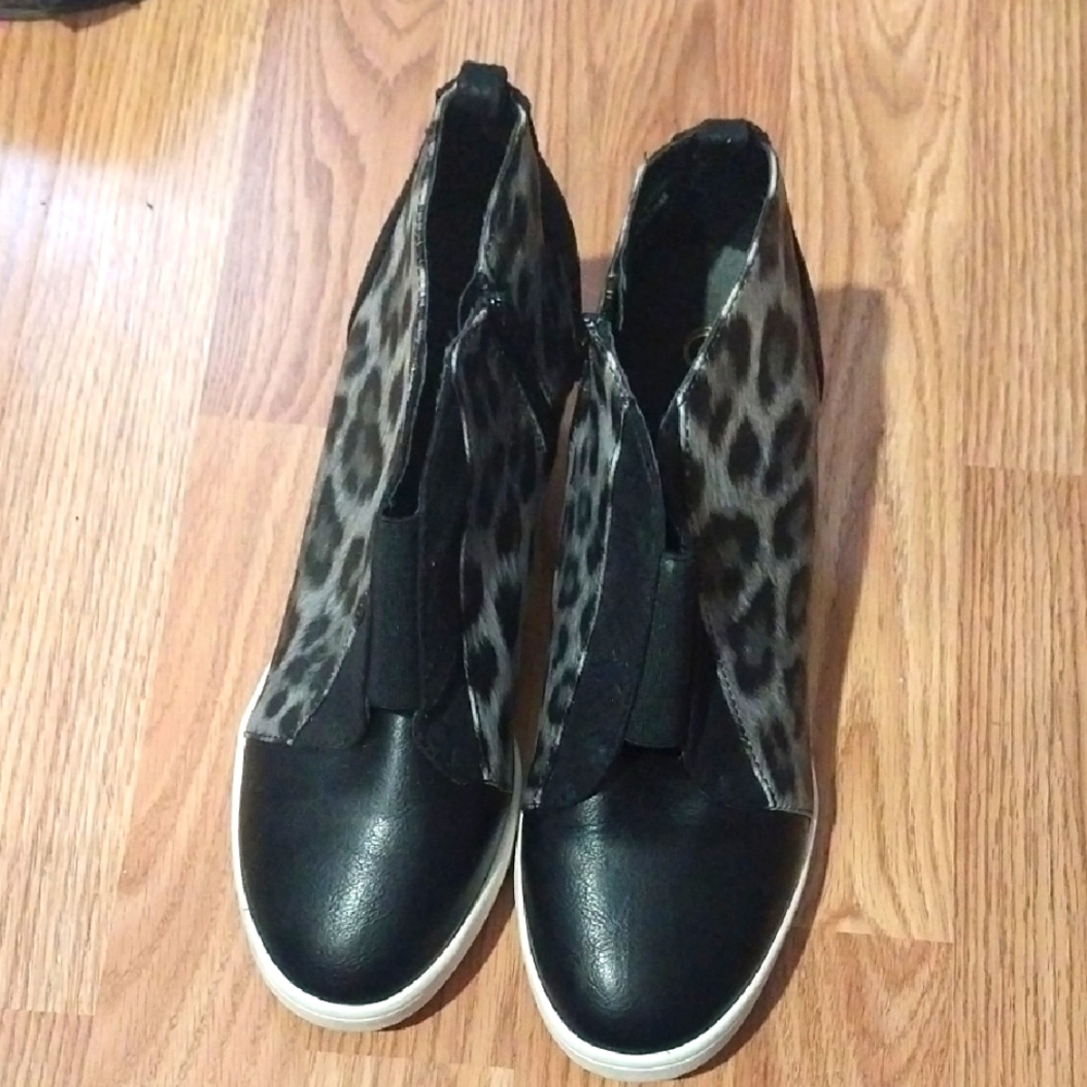 Leopard Print Black Women's Shoes EUC